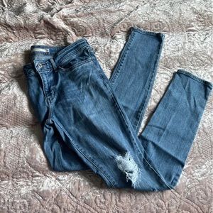 Levi’s distressed 711 skinny jeans